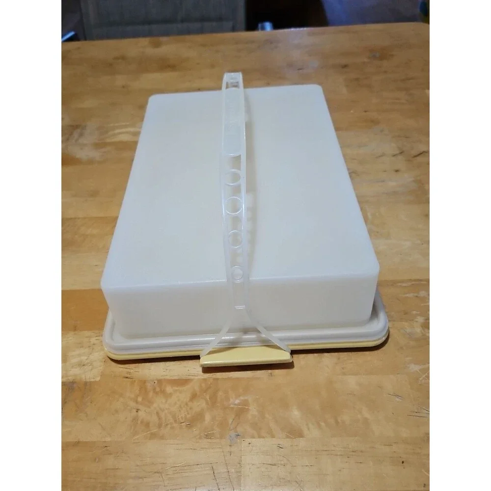 Vintage Tupperware Fresh-N-Fancy 9x13 Cake /Cupcake Carrier #622 w/ Lid & Handle